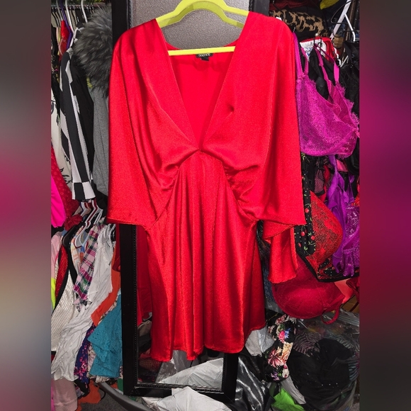 🍁🍂NWOT Boohoo Plus Satin Batwing Skater Dress  Size 18 - Picture 4 of 8